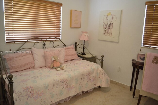 Foto del edificio - 3221 SW 93rd Pl