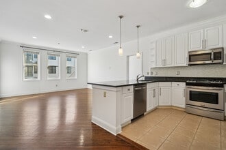 Building Photo - 915 Madison St