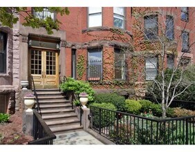 Building Photo - 407 Marlborough St
