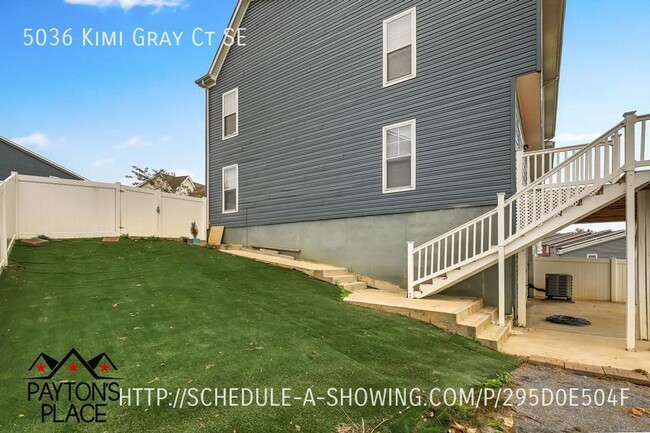 Building Photo - Brand New Townhome with amazing yard space
