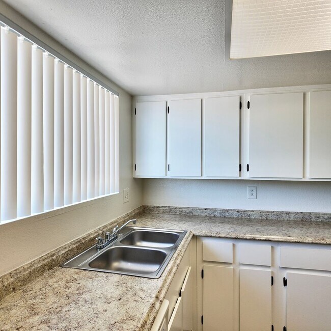 Foto del edificio - 3363 W Harmont Dr