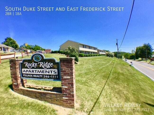Foto del edificio - 129 S Duke St