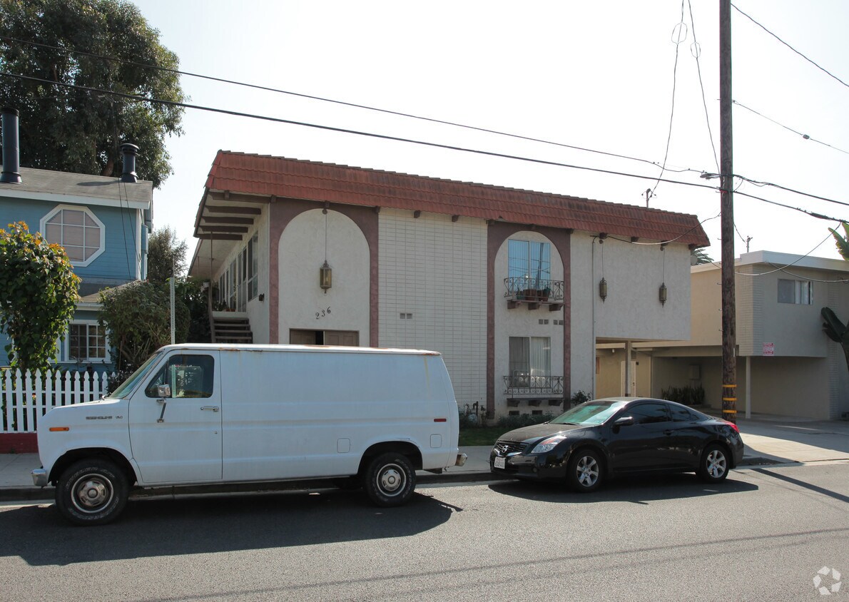 Building Photo - 236 Bay St