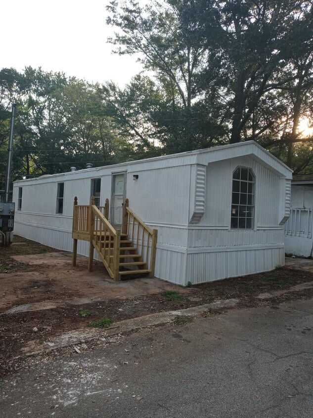 Primary Photo - 2520 Jonesboro Rd SE
