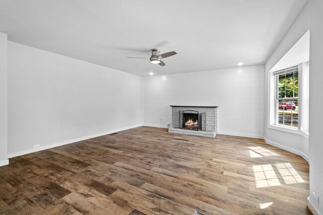 Building Photo - Charming and Cozy 3 Bedroom in Bentonville!!