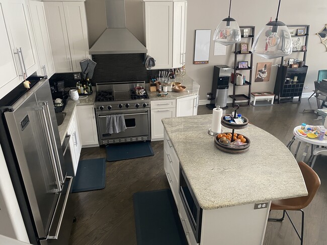 Kitchen - 1631 N Milwaukee Ave