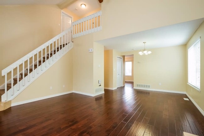 Building Photo - 10414 Strasburg Way
