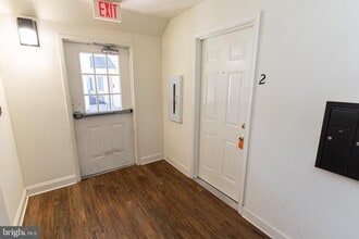 Building Photo - 804 Travers St