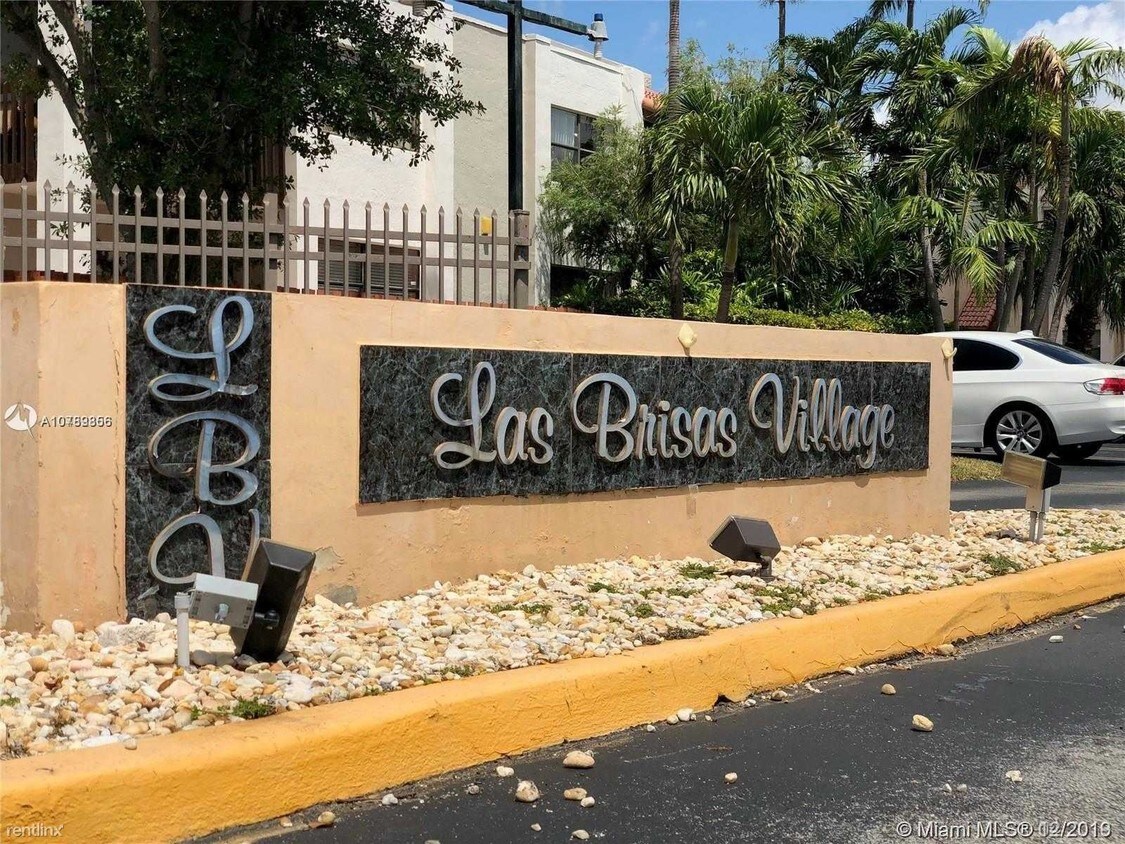Foto principal - 10135 NW 9th St Cir