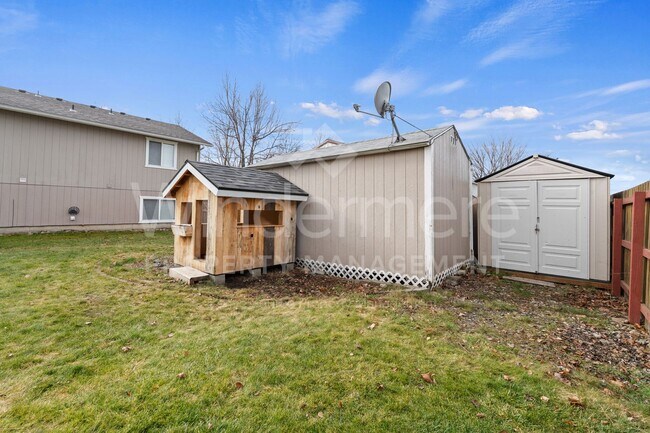 Foto del edificio - Beautiful 3-bedroom Home Next To Black Bay Park In Post Falls