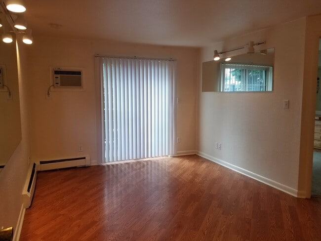 Photo - RENT SPECIAL & LEASE OPTIONS! Cat-friendly... Apartment