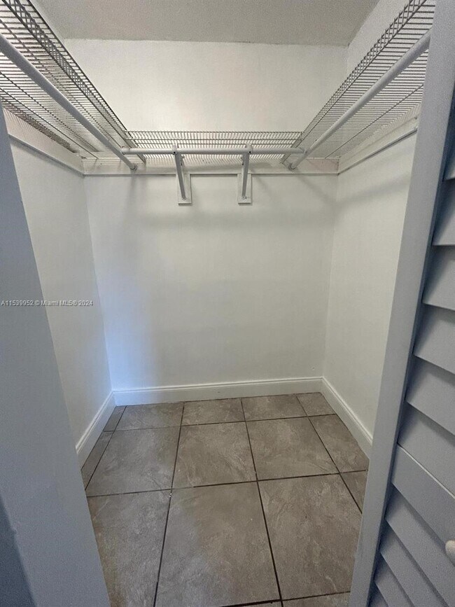 Foto del edificio - 10903 N Kendall Dr