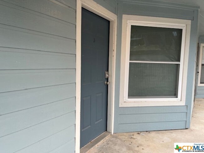 Building Photo - 943 Parkview Dr