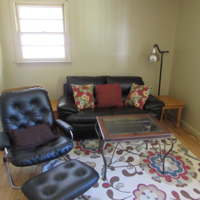 Building Photo - Fully Furnished Apartment