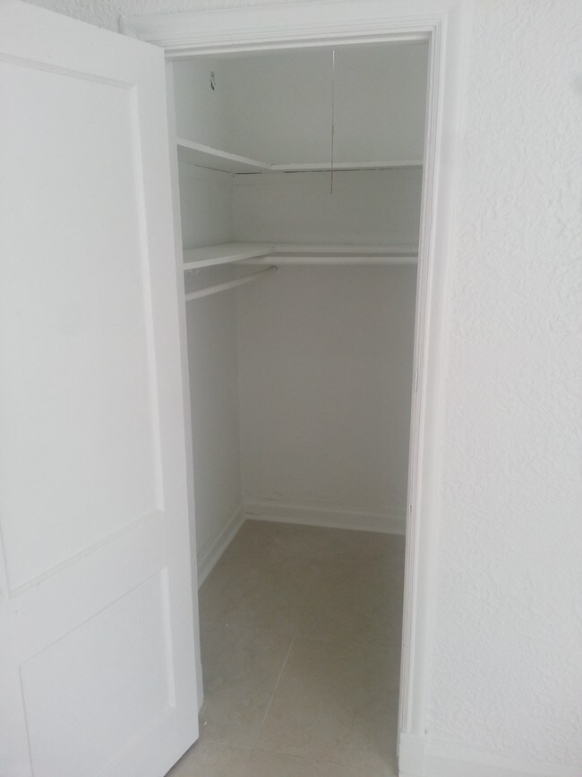 Foto del edificio - 43 Sidonia Ave