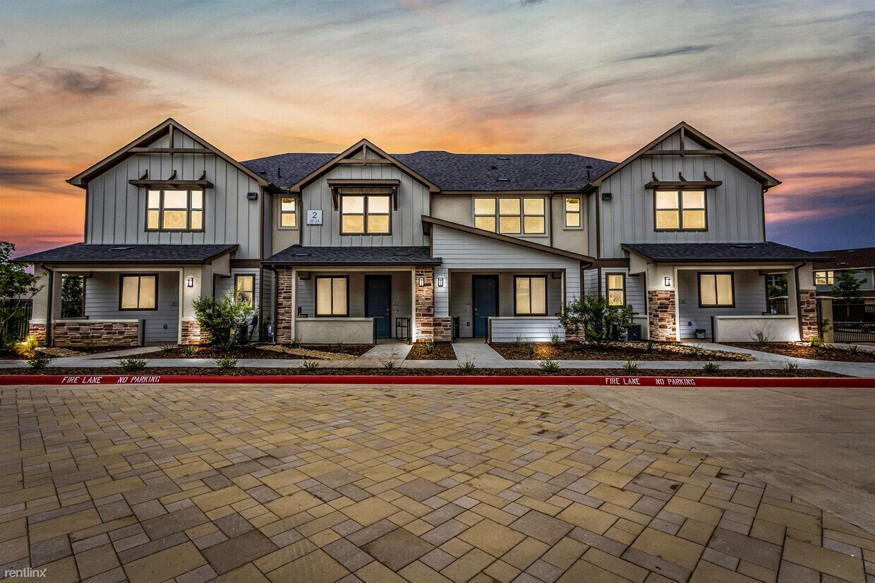 2 br, 2.5 bath Townhome 5900 Highway 287... Townhome Rentals in