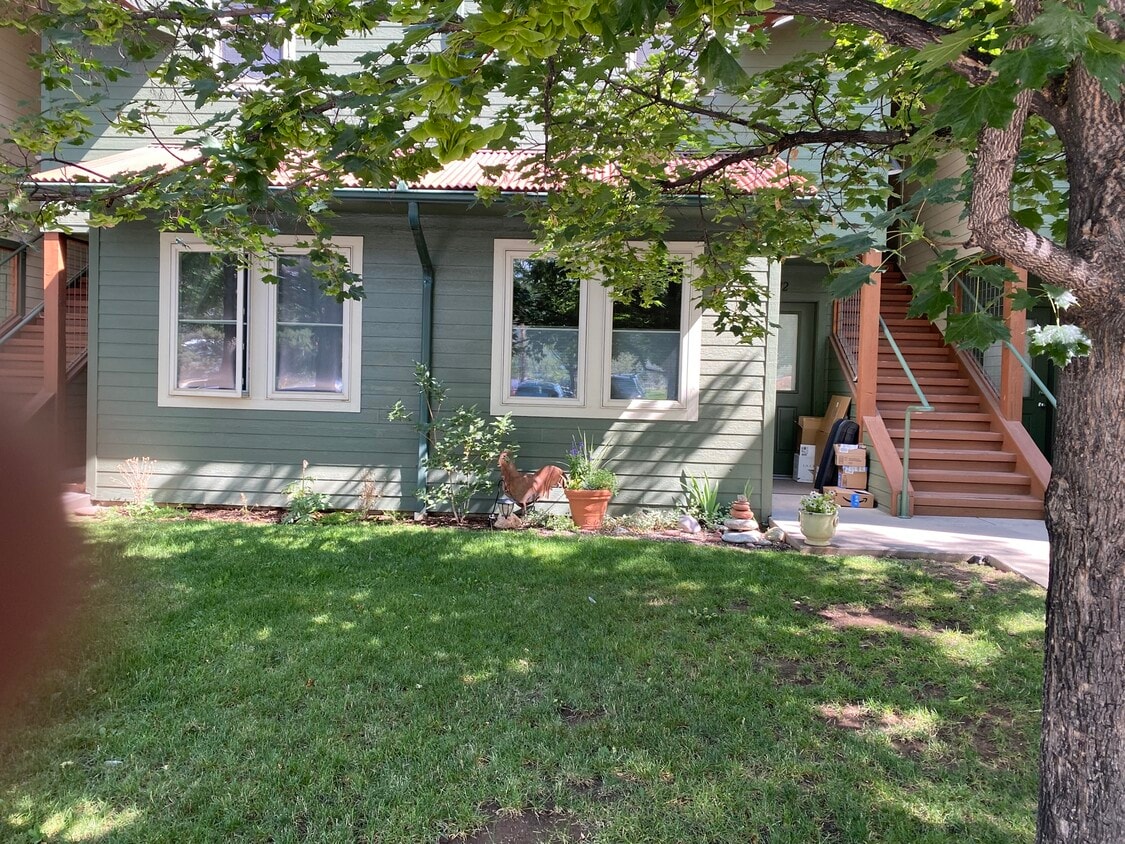 Primary Photo - 512 Lakeside Dr