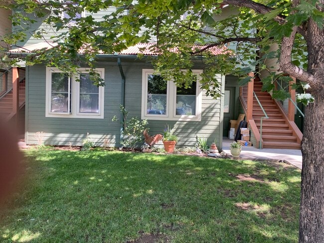 Building Photo - 512 Lakeside Dr