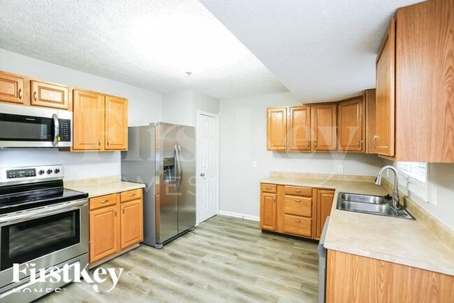 Building Photo - 334 N Odell St