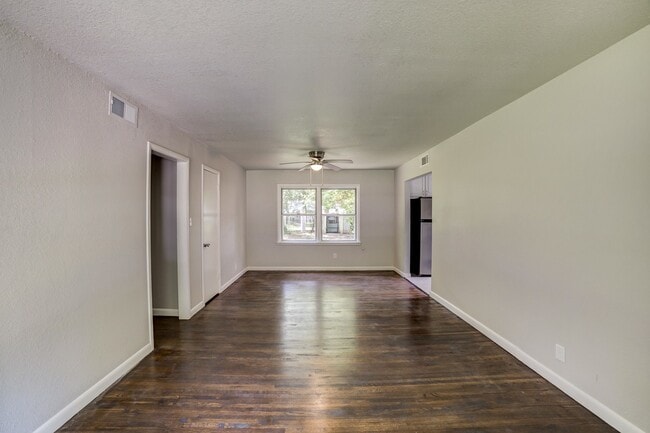 Building Photo - 1618 S Ash Pl