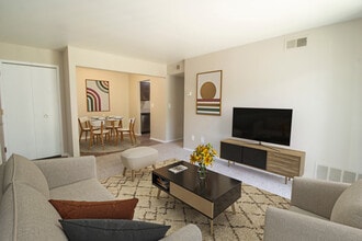 Living Space - Lakeview Apartments of Farmington Hills