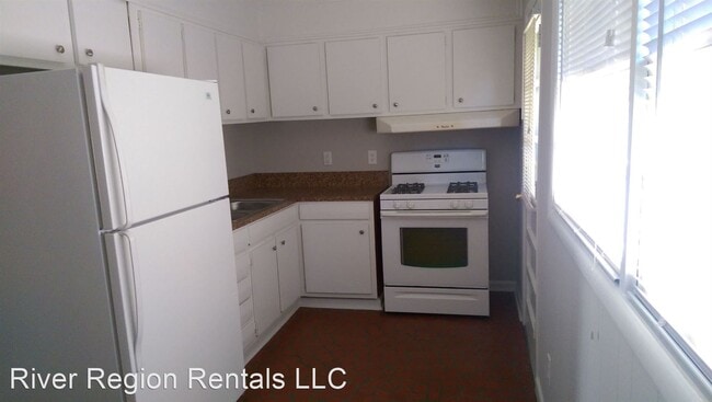 Building Photo - 3 br, 2 bath House - 915 Perry Hill Road