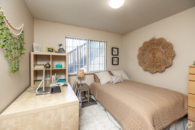 Interior Photo - Hillcrest Park Apartments-Student Housing