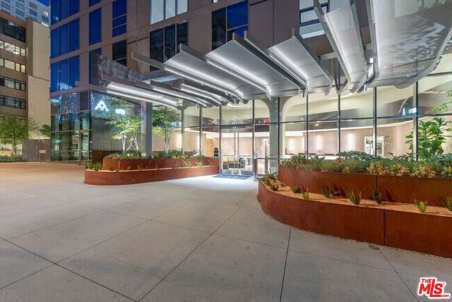 Foto del edificio - 1120 S Grand Ave
