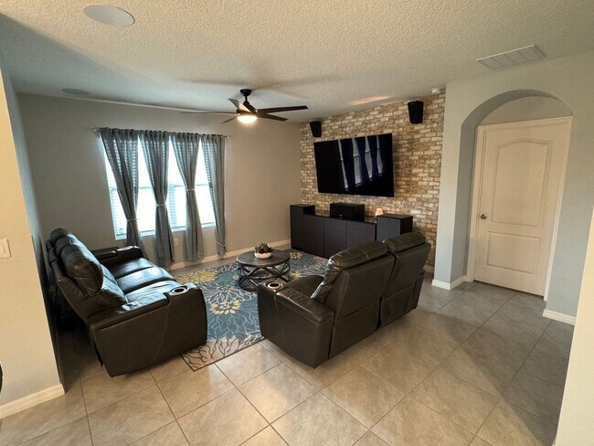 Foto del edificio - 4 Bedroom Single Family Home in Orange City