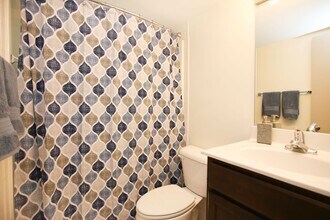 Building Photo - The Axis at 1435