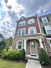 Building Photo - 724 Phalarope St