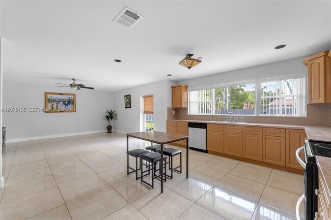 Foto del edificio - 9835 SW 56th St