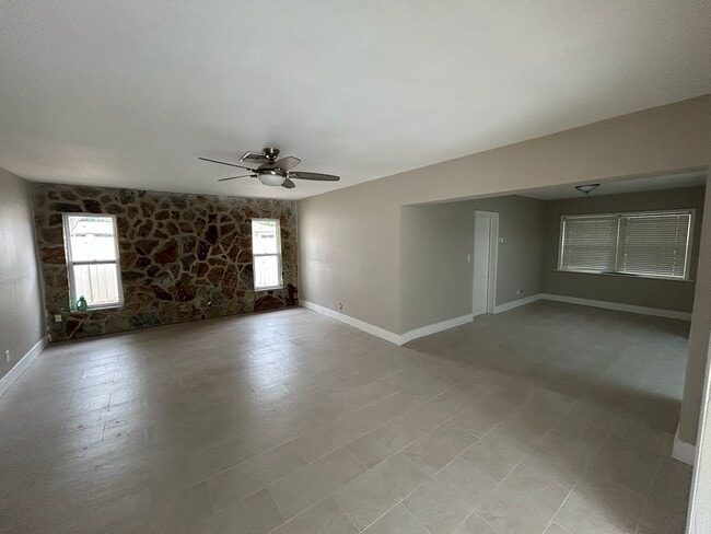 Building Photo - 7051 Hibiscus Ave S