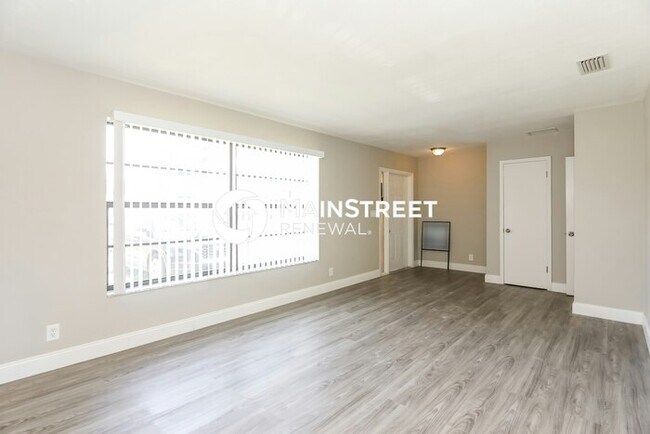 Foto del edificio - 4 Bedroom Pet-Friendly Home in Lauderhill, FL with Main Street Renewal