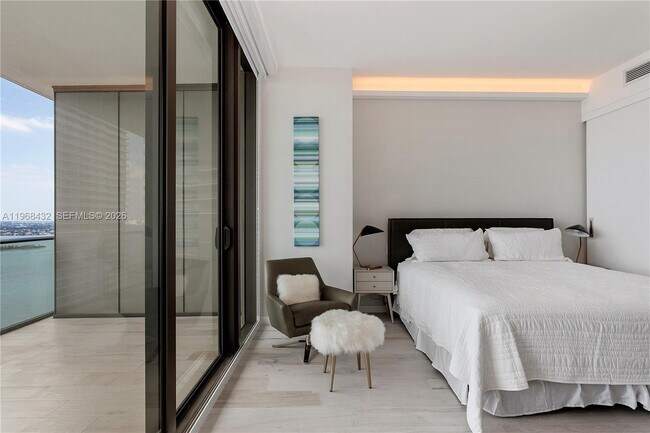 Foto del edificio - 480 NE 31st St