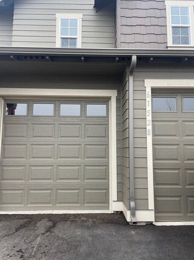 Building Photo - Duplex in Farmington Village!
