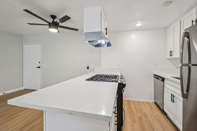 Interior Photo - 420 Windsor Rd