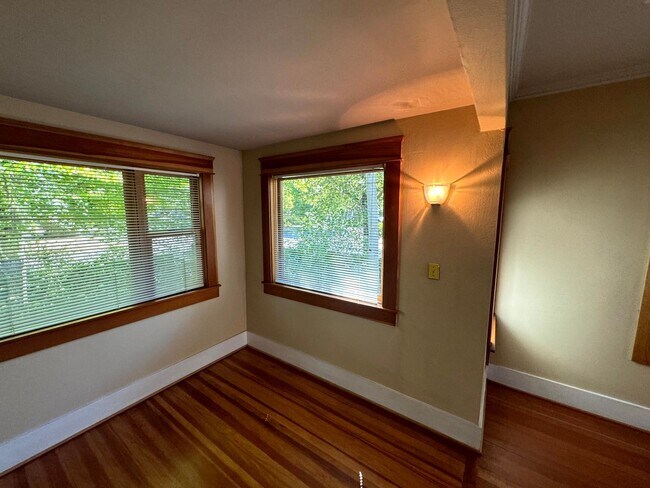Foto del edificio - 4 Bedroom House Near Downtown Eugene