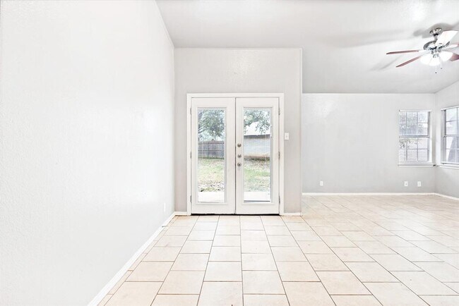Building Photo - 10 Rawhide Cir