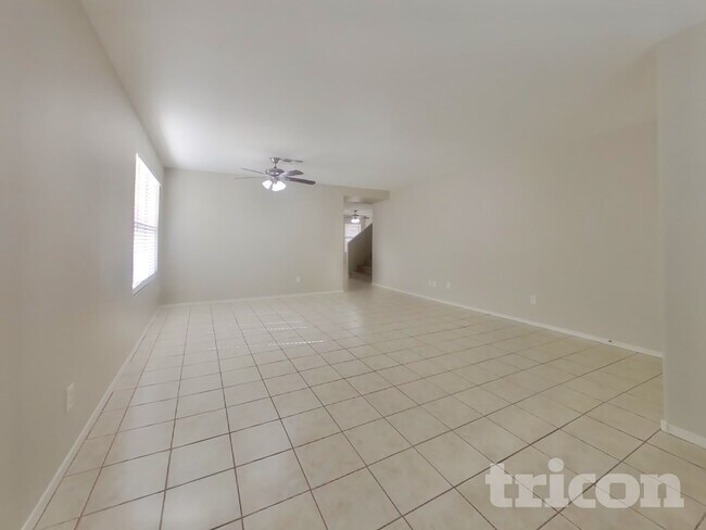 Foto del edificio - 11823 W Windrose Ave