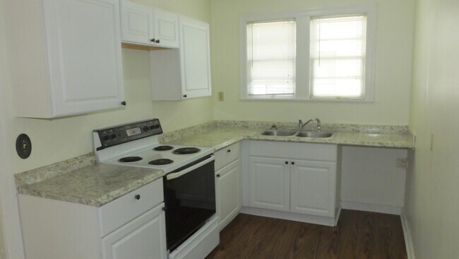 Foto del edificio - 2050 Dellwood Ave