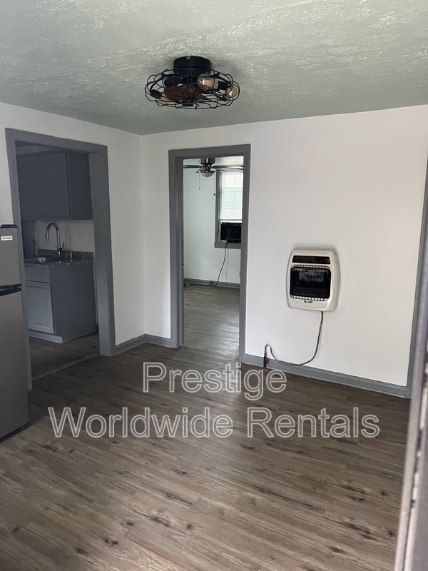 Building Photo - 497 Mellon St