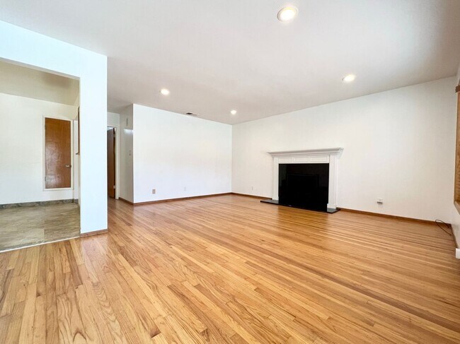 Foto del edificio - Updated 3-Bed / 2-Bath Single-Family Home!
