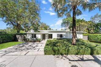 Building Photo - 5865 SW 48th St