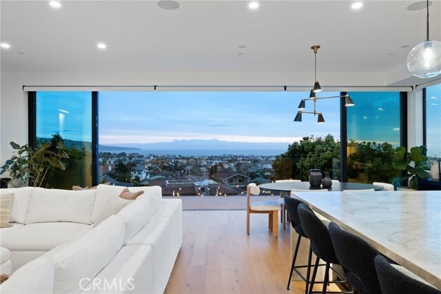 Foto del edificio - 807 N Paulina Ave