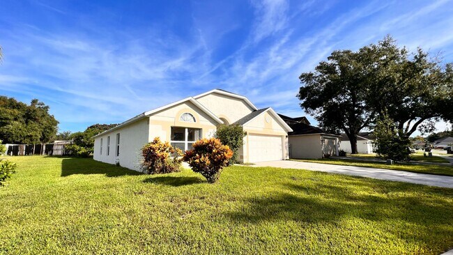 Building Photo - Charming 4 Bedroom, 2 Bathroom Home in Orlando!! Minutes from UCF!!
