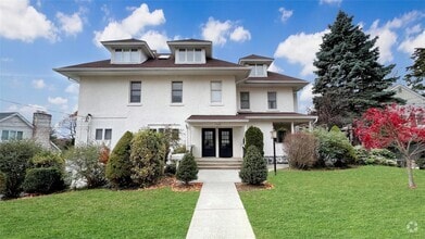 Building Photo - 158 Anstice St