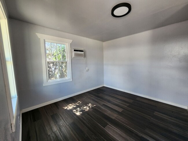 Building Photo - Standalone Studio with updates throughout!