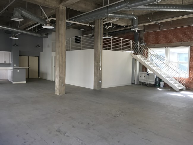 Unit 14B - Spring Tower Lofts