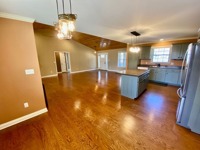 Building Photo - 5 bedroom - 3 bath Farm House  - 251 Woodview